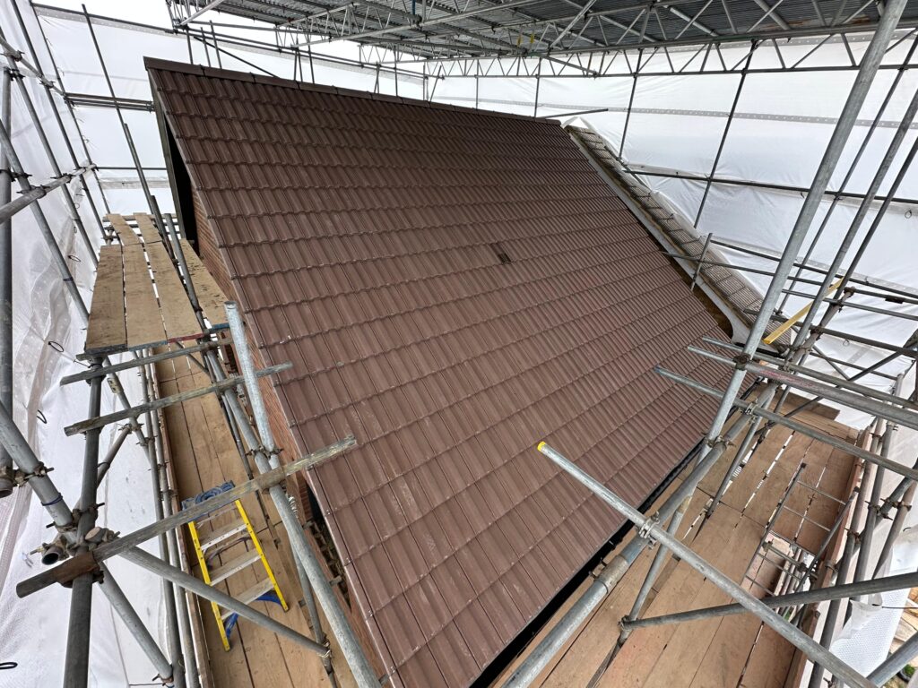 New Roofing inn Wide Way CR4